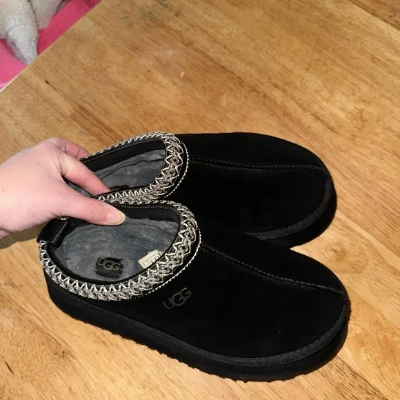 UGG Black Slippers with Gray Trim - Picture 6 of 6